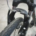 Vue d'un frein de vélo de type V-Brake. @CC37-photo Willy Granger