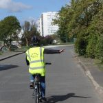 Cours de vélo-école pour adultes sur les bords du Cher, à Tours.