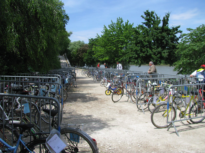 Bourse aux vélos d'occasion, place Anatole France à Tours.