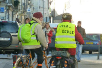 Les débuts de la vélo-école du Collectif Cycliste 37 sur la base de cours individuels dans des parcs et jardins de l'agglomération tourangelle. Ici, à Tours au début des années 2010.