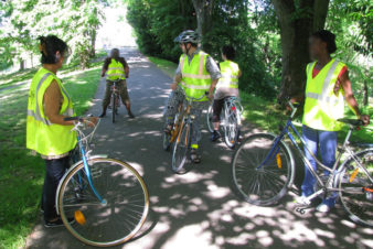 Les débuts de la vélo-école du Collectif Cycliste 37 sur la base de cours individuels dans des parcs et jardins de l'agglomération tourangelle. Ici, sur l'île Simon à Tours en 2012 ou 2013.