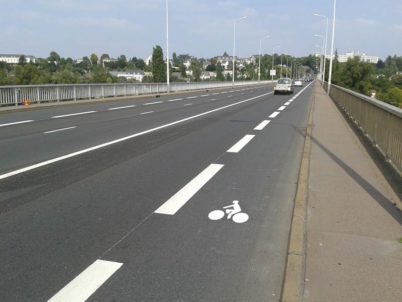 Bonne nouvelle sur le pont Mirabeau.