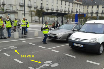 Explication du sas vélo et de la ligne d'arrêt des feux en une seule image. @CC37.