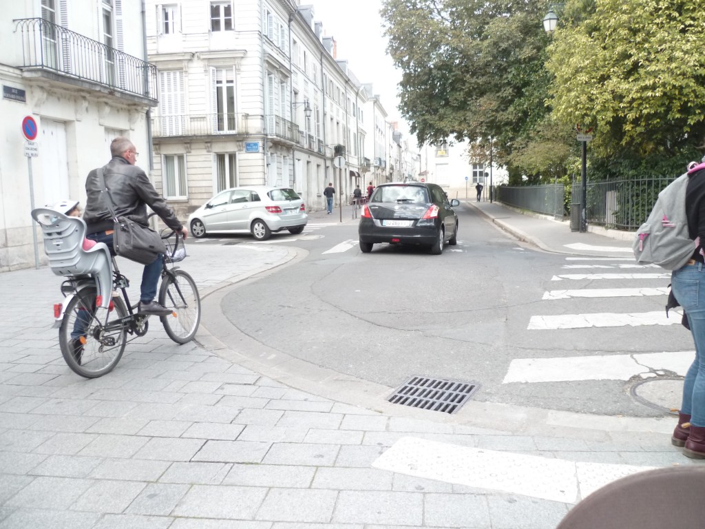 Vélo circulant dans le centre ville de Tours