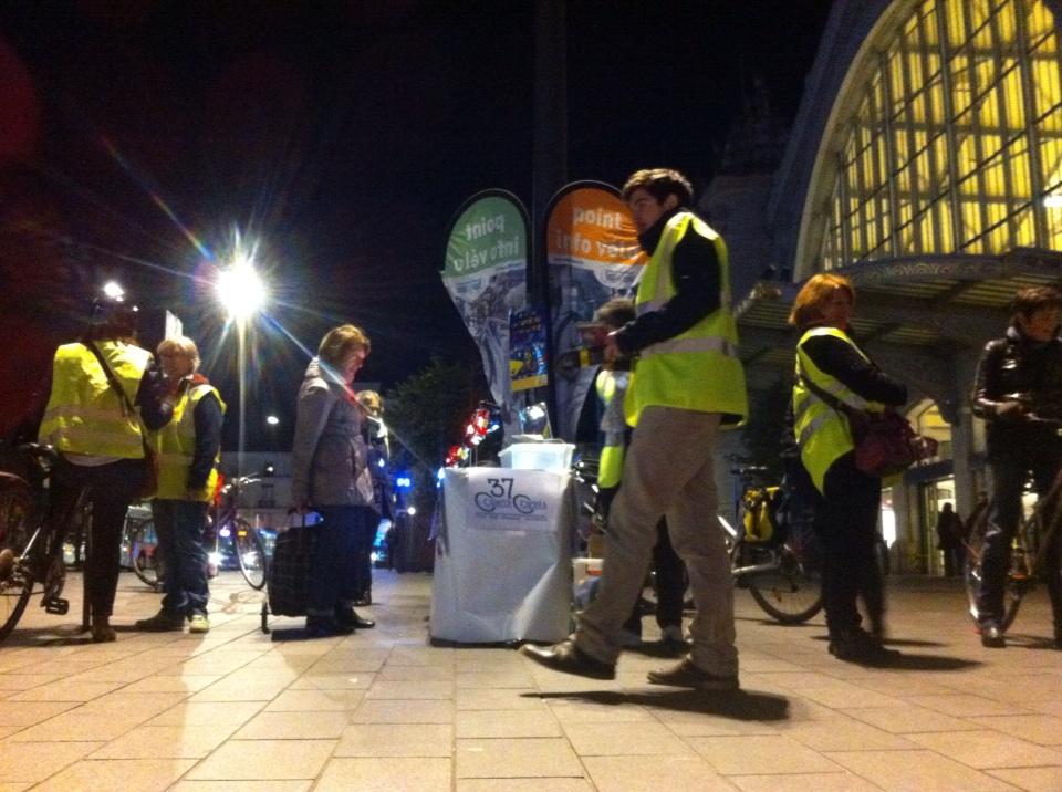 Animation "Cyclistes brillez !" réalisée à la gare de Tours en novembre 2014 en partenariat avec Tour(s)Plus. @CC37, 2014.