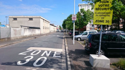 Une entrée de Zone 30 à La Riche, rue St François.