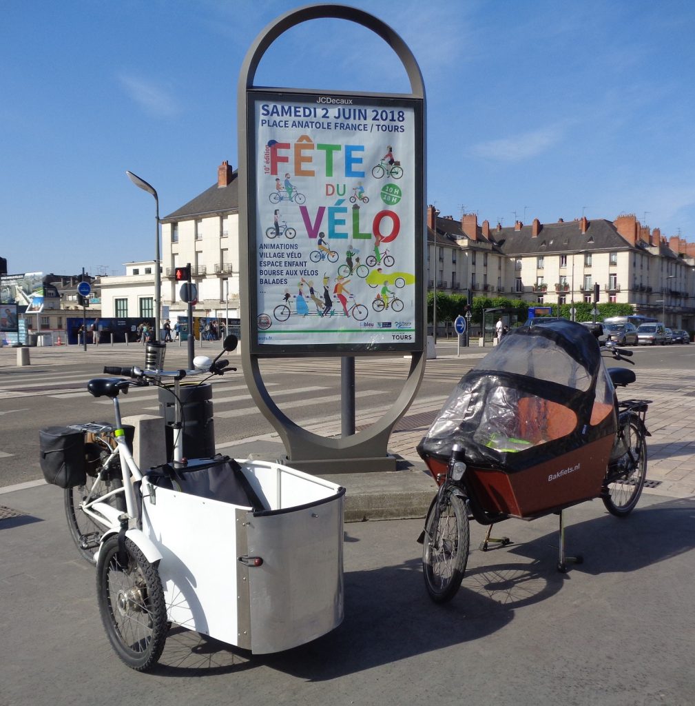 Un triporteur et un biporteur à la Fête du vélo 2018, Tours. @CC37