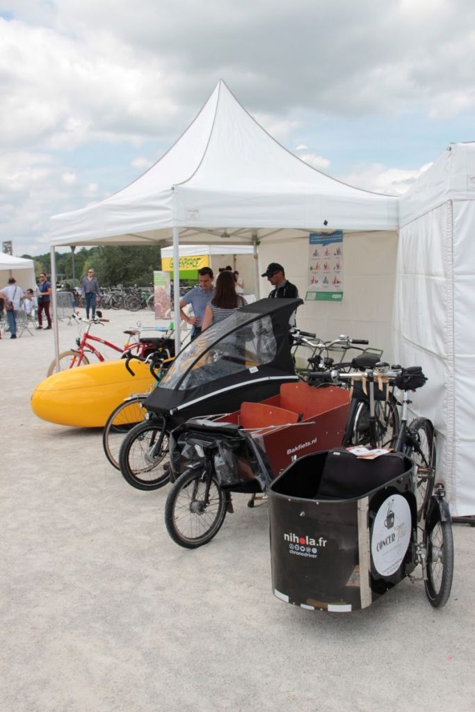 Stand de vélos cargo tenu par le Collectif Cycliste 37 lors de l'édition 2018 de la Fête du vélo (Ville de Tours / Tours Métropole Val de Loire) @CC37 - photo Benoît Bourdache