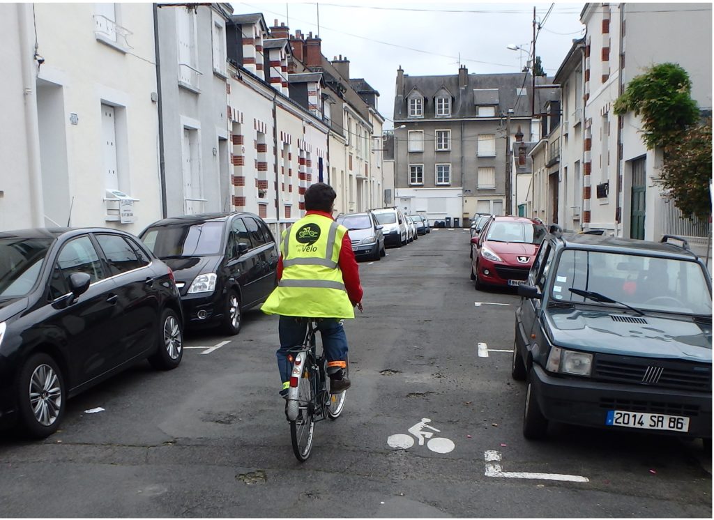 Le vélo, un mode de déplacement rapide, pratique et économique.