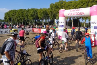 Départs des participants de la première édition de Vélotour (2018) aux Deux-Lions, à Tours. @CC37