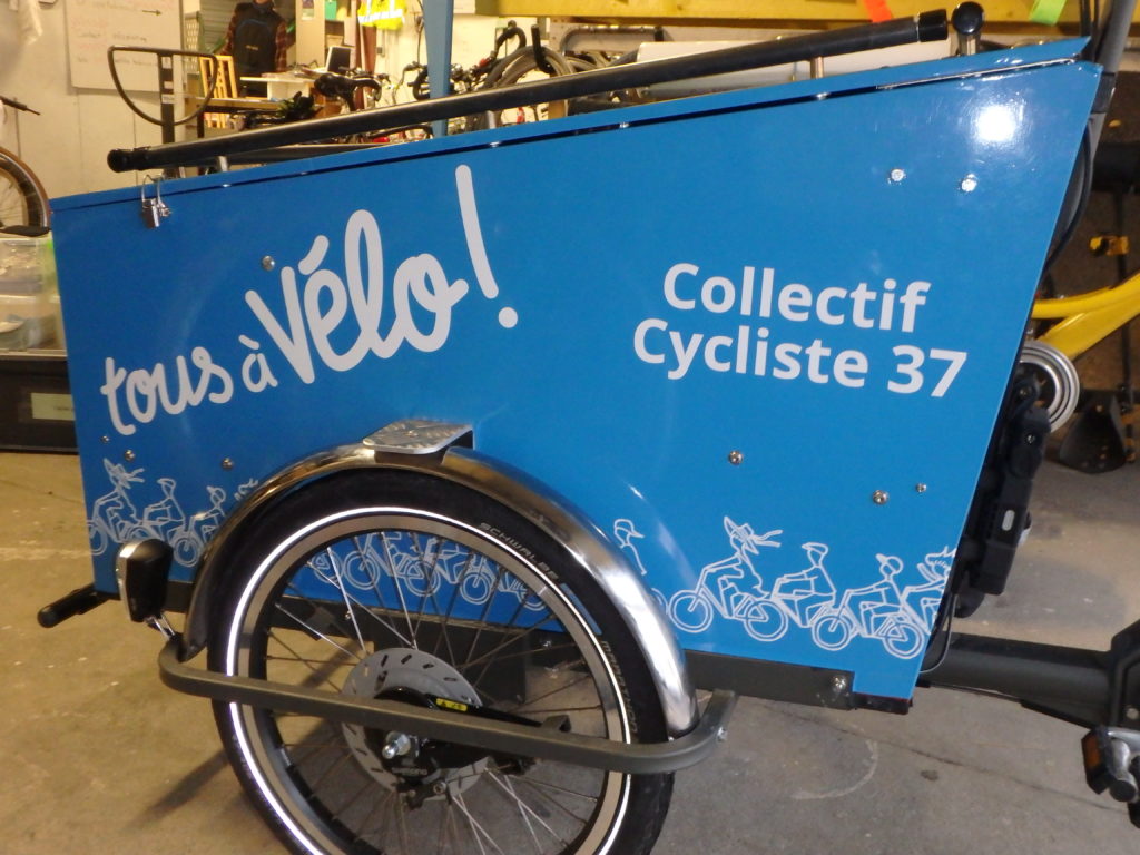 Le vélo-cargo du Collectif Cycliste 37 : un seul mot d'ordre "Tous à vélo !"
