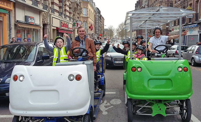 Le vélobus avec assistance électrique pour les crèches et les familles  nombreuses