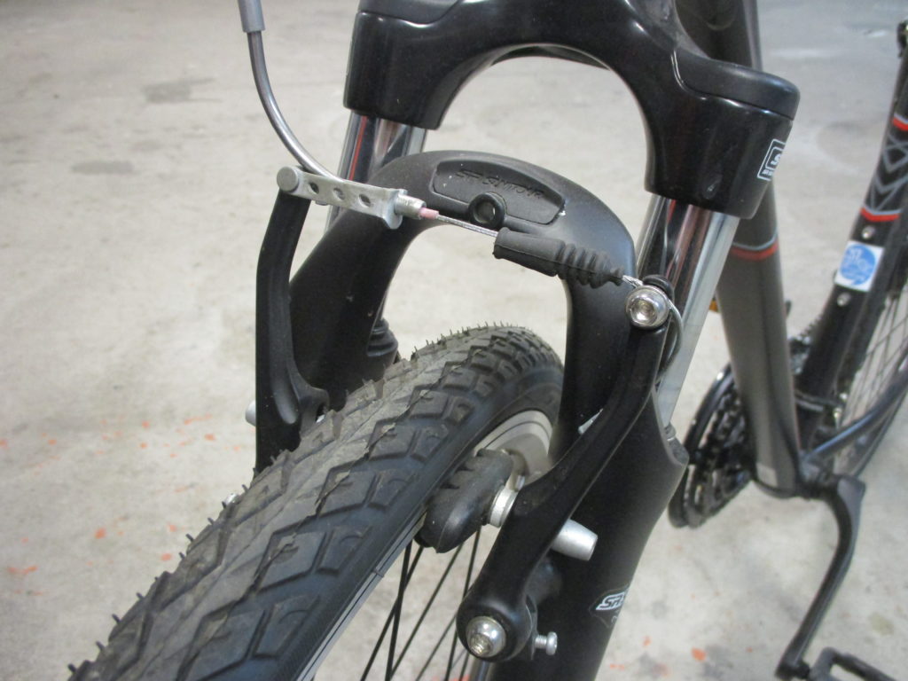 Vue d'un frein de vélo de type V-Brake. @CC37-photo Willy Granger