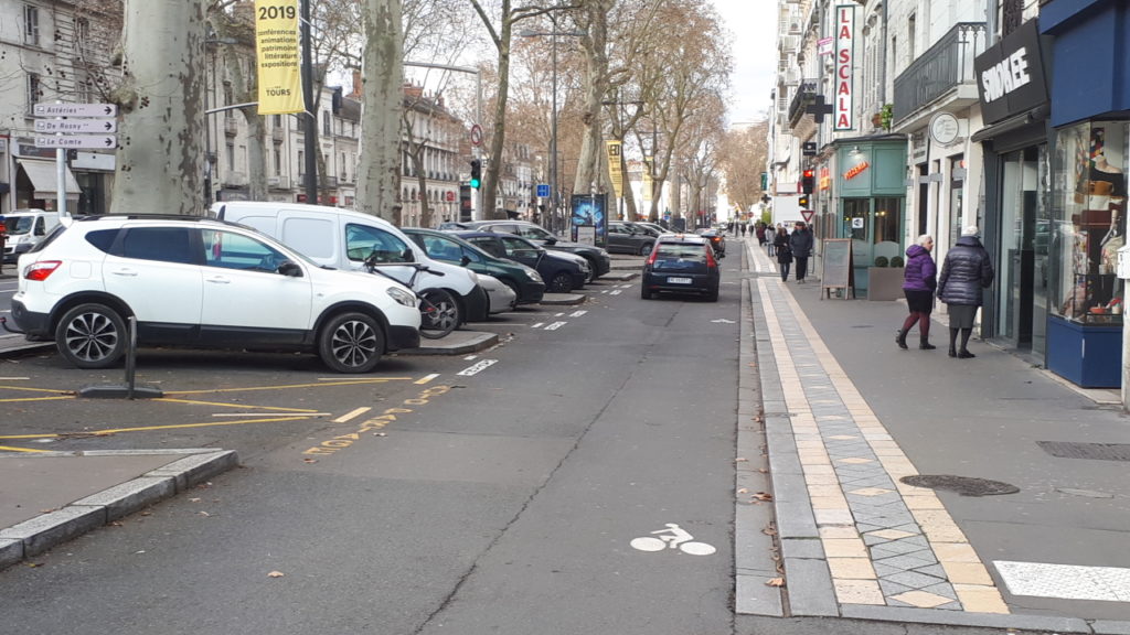 Vue d'une des contre-allées de l'avenue de Grammont, à Tours, le 3 février 2019. @photo CC37