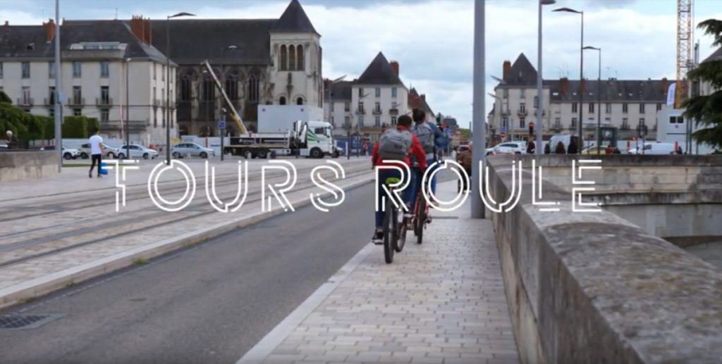 Tours roule, un documentaire sur le vélo et les cyclistes à Tours réalisé en 2019 par des étudiants de deuxième année du mastère en journalisme documentaire de l'école du Cercle digital.