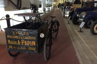 Triporteur de la Maison A. Papin, à Tours, servant à transporter des machines à coudre. @Musée Maurice Dufresne, 2019.