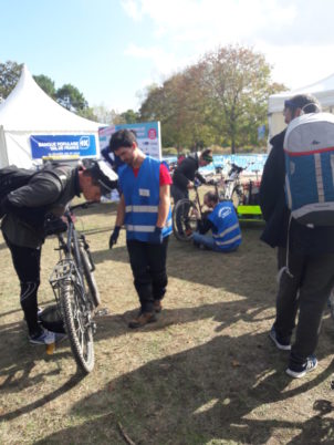 Vélotour vu du stand du Collectif Cycliste 37