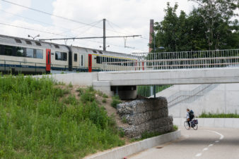 Tunnel vélos de Dampoort destiné à faciliter le passage des piétons et des cyclistes sous la voie ferrée en supprimant ainsi une "coupure urbaine". © Stad Gent - Christophe Vander Eecken