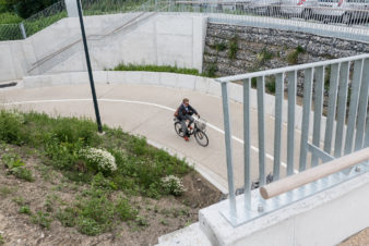 Tunnel vélos de Dampoort destiné à faciliter le passage des piétons et des cyclistes sous la voie ferrée en supprimant ainsi une "coupure urbaine". © Stad Gent - Christophe Vander Eecken