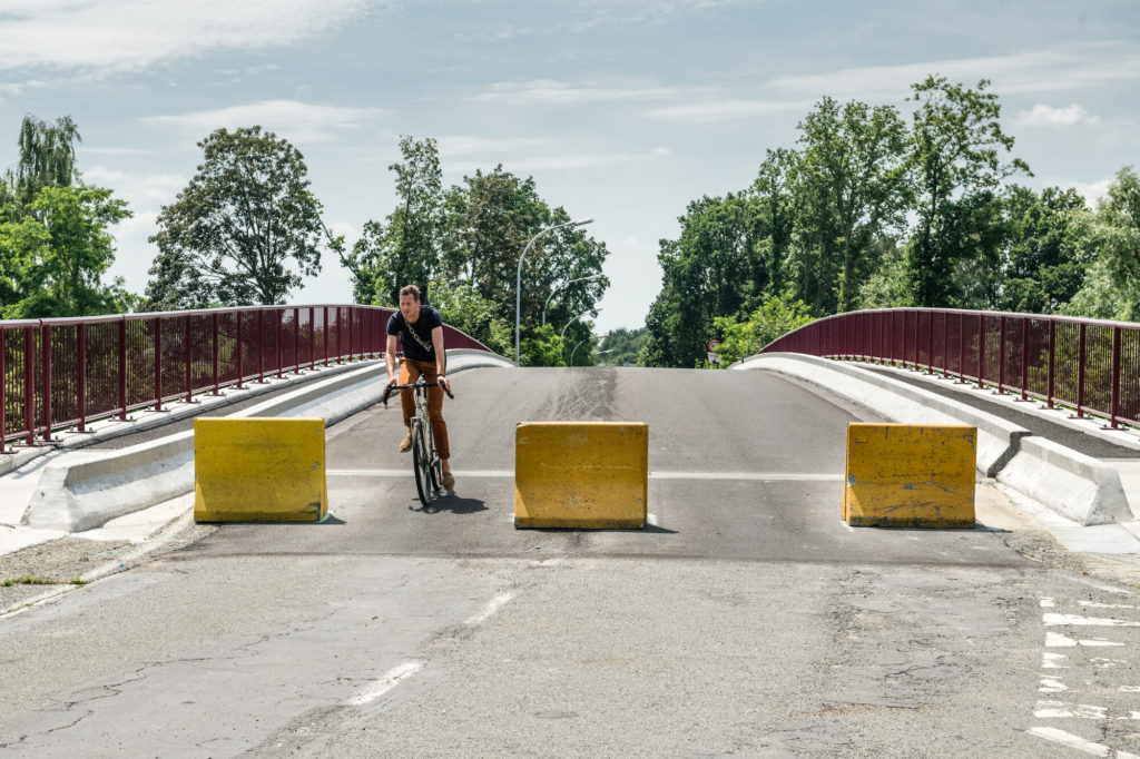 Un pont fermé à la circulation des véhicules motorisés mais ouvert pour le passage des piétons et des cyclistes dont on cherche à favoriser les déplacements. © Stad Gent - Christophe Vander Eecken