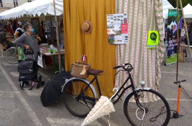 L'antenne lochoise du CC37 présente au Forum des associations de Loches, le samedi 5 septembre 2020... avec un vélo de 1936 !