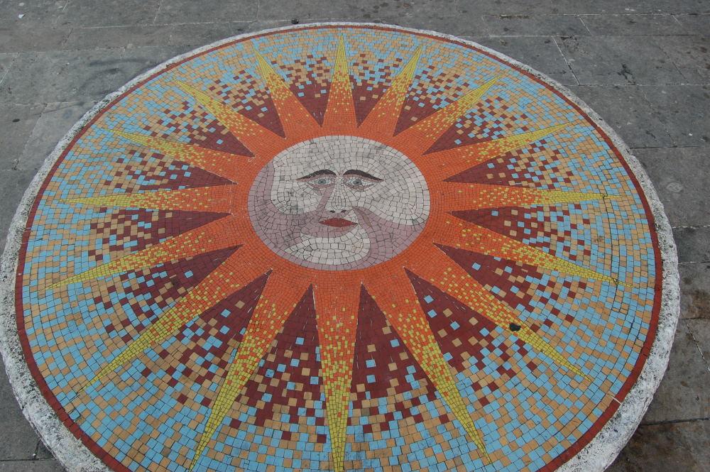 Mosaïque de Sante Vallar, vestige d'une  maison close : Le Petit Soleil.