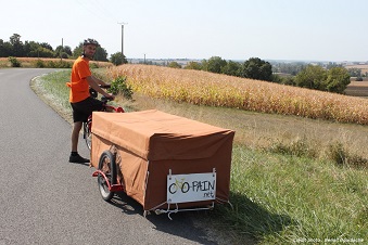 Co-Pain, boulanger du sud Touraine, réalise ses tournées à vélo à assistance électrique et remorque