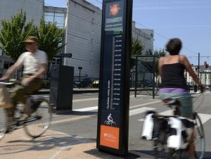 Totem associé à un compteur vélo.