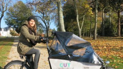 « Cut cut », la coiffeuse itinérante à vélo-cargo