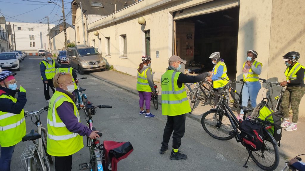 Départ vers le lieu de cours de vélo-école... en temps de pandémie ! @CC37, 2021.