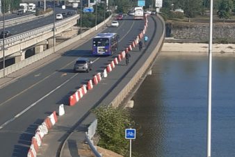 Le pont d’Arcole, entre Tours et Saint-Avertin, au-dessus du Cher.