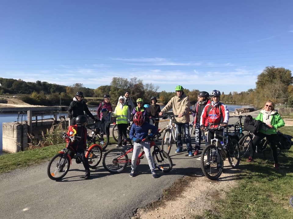 Dimanche 24 octobre 2021 : balade à vélo au bord du Cher organisée par l'antenne de Montlouis du Collectif Cycliste 37. @Collectif Cycliste 37