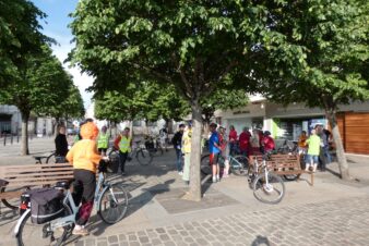 Dimanche 15 mai 2022 à 9h00, une trentaine de personnes se sont rassemblées place du marché aux Fleurs à Loches pour participer à une balade à vélo, organisée par l'antenne Loches Sud Touraine du Collectif Cycliste 37, dans le cadre de Mai à vélo.