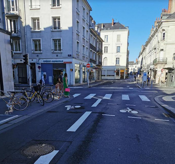 Le nouveau double sens cyclable rue du commerce à Tours
