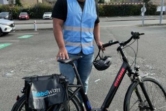 Mercredi 19 octobre 2022, devant le siège de la communauté de communes du Val d'Amboise à Nazelles-Négron, 16 participants des communes du Val d'Amboise se sont vu remettre un vélo à assistance électrique.