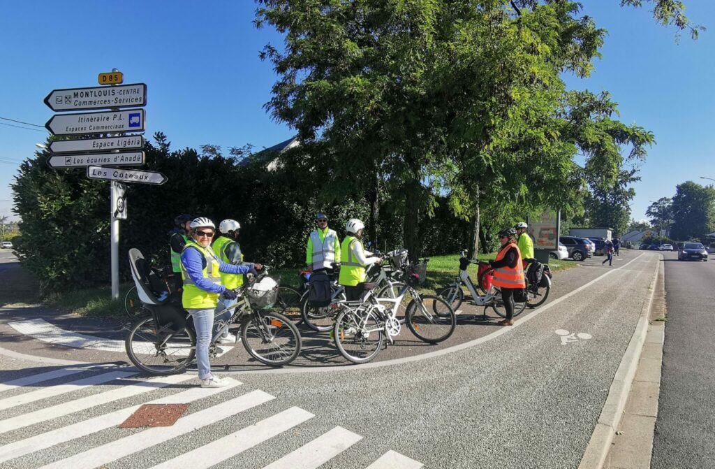 Formation "conduite aux abords du lieu de travail" avec des agents de la communauté de communes Touraine Est Vallées (CCTEV), le 30 septembre 2022, dans le cadre du programme Objectif employeurs pro-vélo porté par la FUB. @CCTEV, 2022.