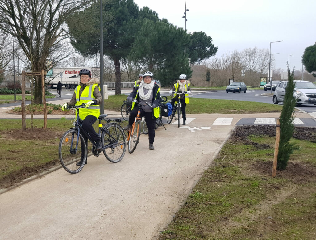 Exercice individuel sur le giratoire Saint-Sauveur après les travaux l'ayant transformé en giratoire "à la néerlandaise". @CC37.