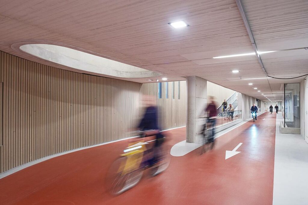 Utrecht (Pays-Bas) : le plus grand parking à vélos du monde. @Photo : Ector_Hoogstad_Architecten.