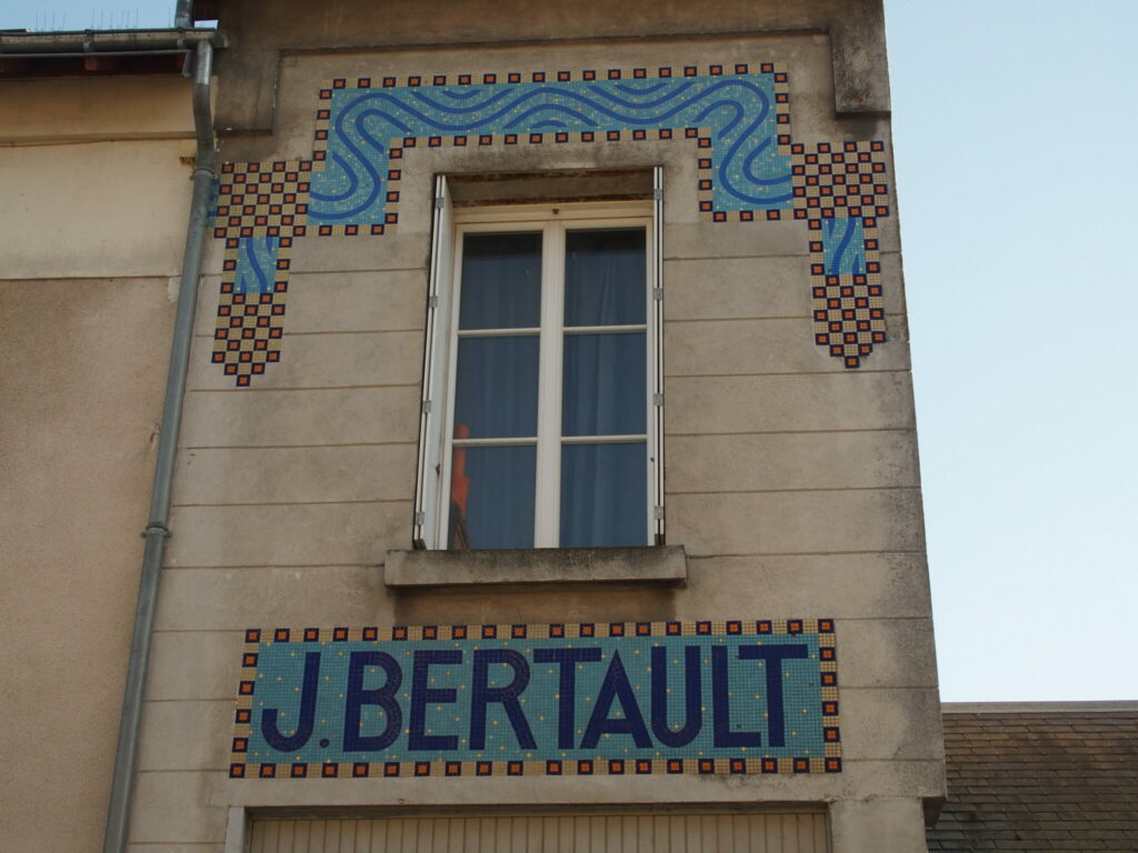 Oeuvre de Sante Vallar, rue de Californie, à Tours.