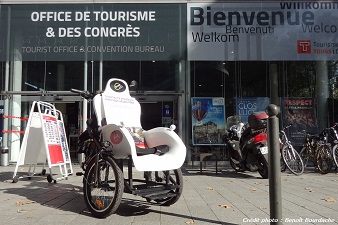 Triporteur adapté PMR en location à l'Office de Tourisme de Tours. Crédit photo : Office de Tourisme & des Congrès Tours Loire Valley