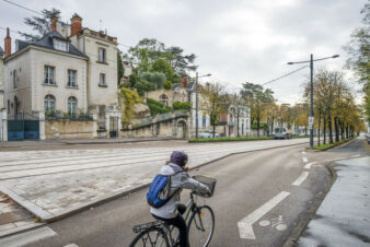 Pour Transamo et Mediapilote, reportage sur les différents projets d'itinéraire du Schéma directeur cyclable de Tours Metropole. Ici, itinéraire 2, avenue de la Tranchée