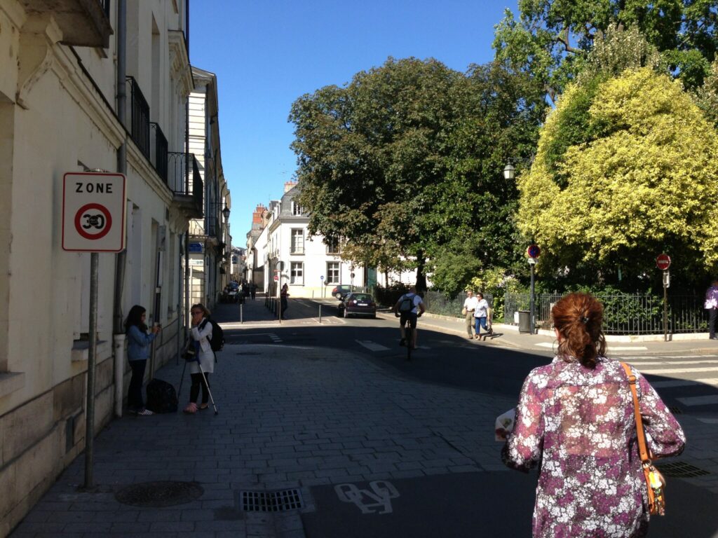 Vue de la place François Sicard depuis la rue Bernard Palissy, à Tours.