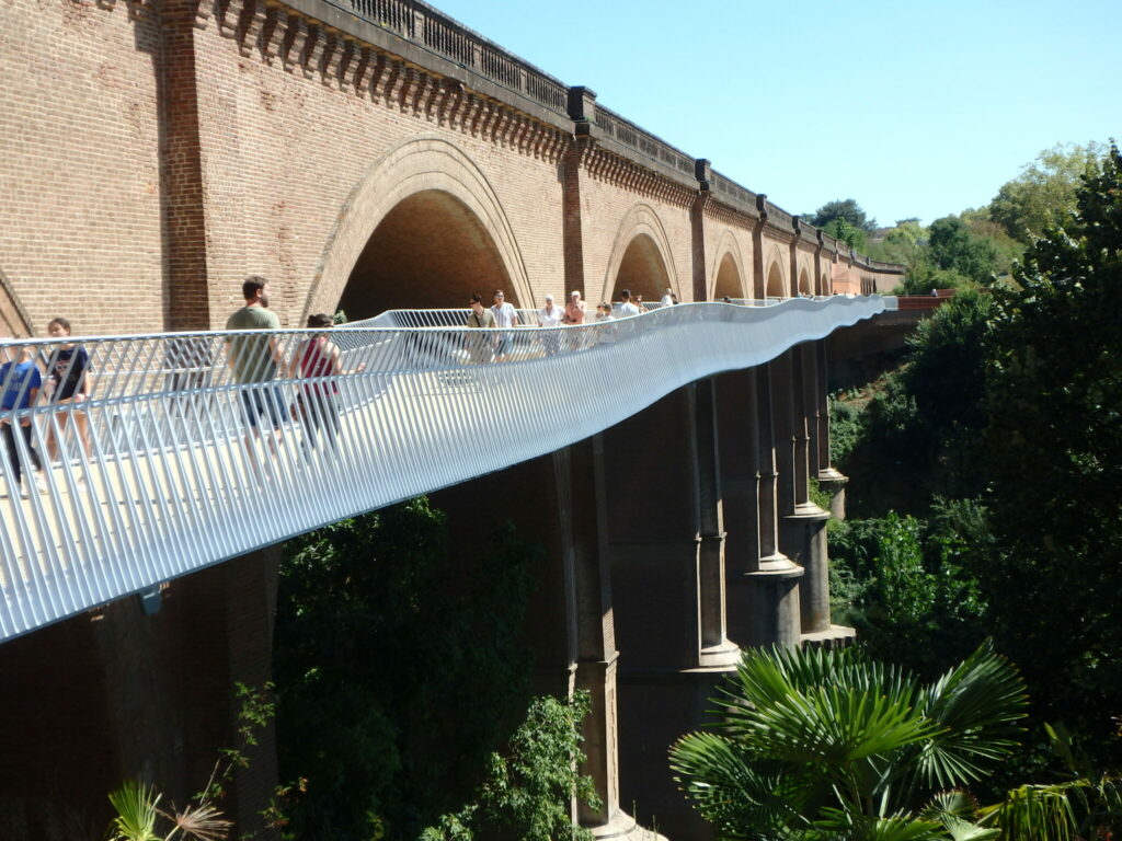 Albi : passerelle piétonne et cyclable sur la rivière Tarn ©Collectif Cycliste 37 - François Sarrazin, 2025.